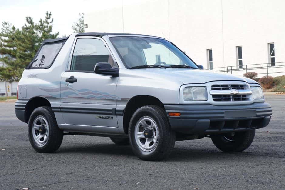 1999 Geo Tracker/Suzuki Sidekick sold for $13,000