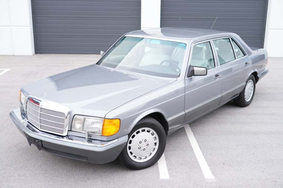 1990 Mercedes-Benz W126 S-Class sold for $14,258