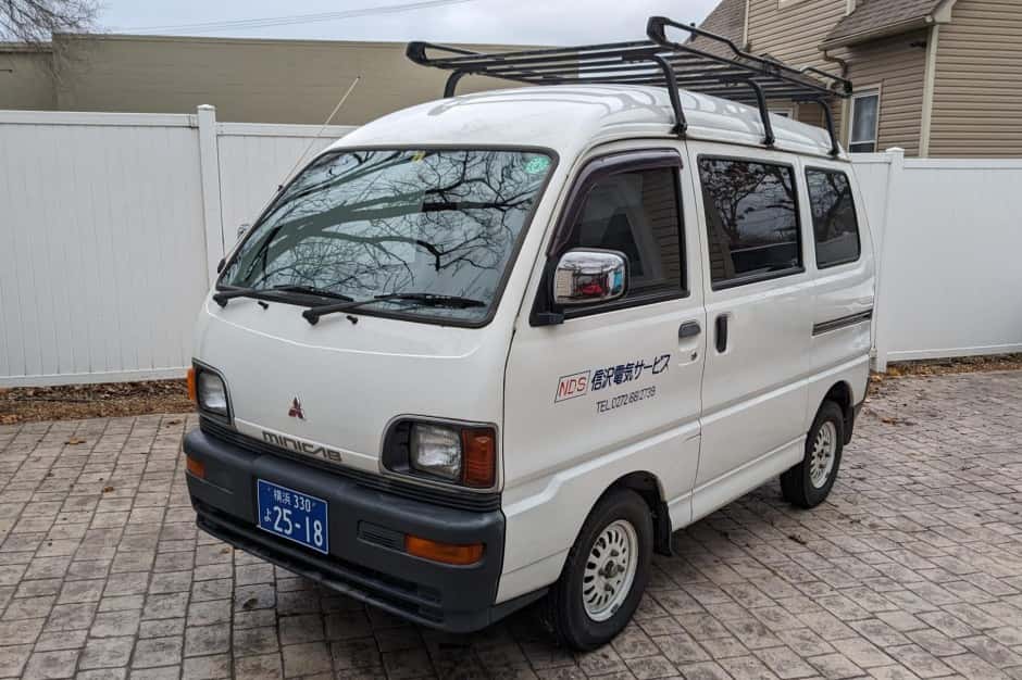 1996 Mitsubishi Minicab sold for $4,600
