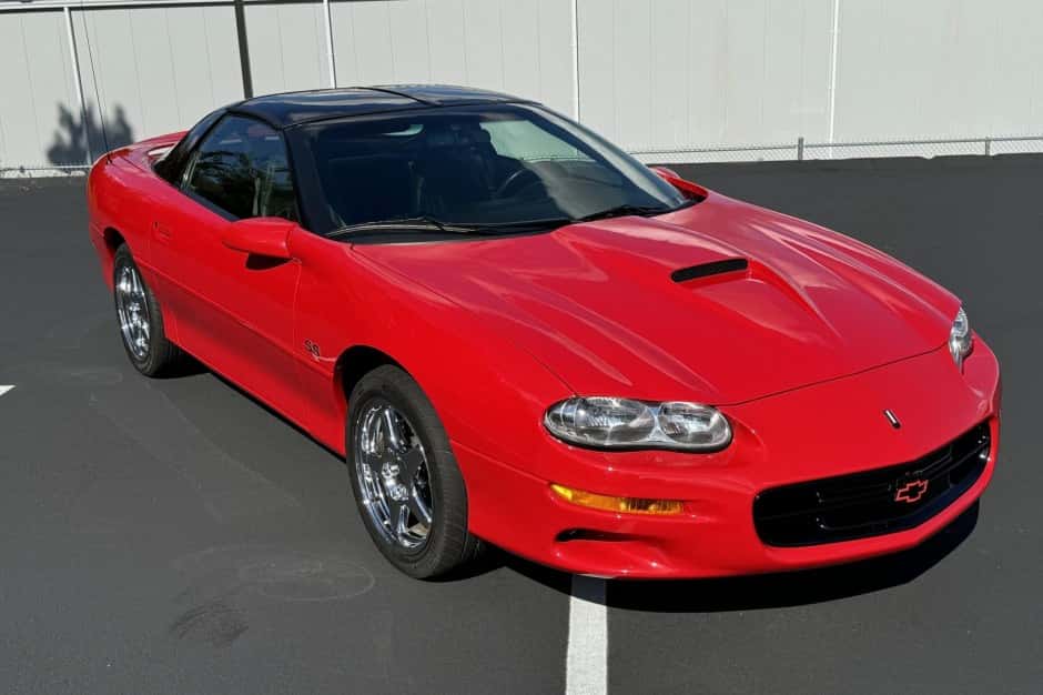 2000 Chevrolet Camaro 4th Generation 1993-2002 sold for $16,751