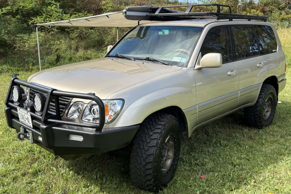 2001 Lexus LX470 sold for $16,053