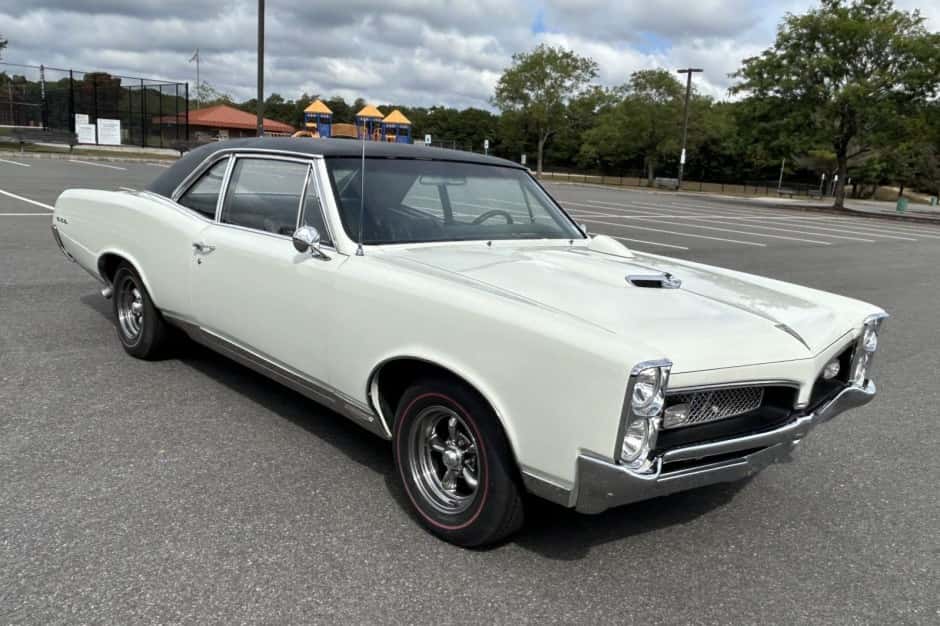 1967 Pontiac GTO sold for $32,250