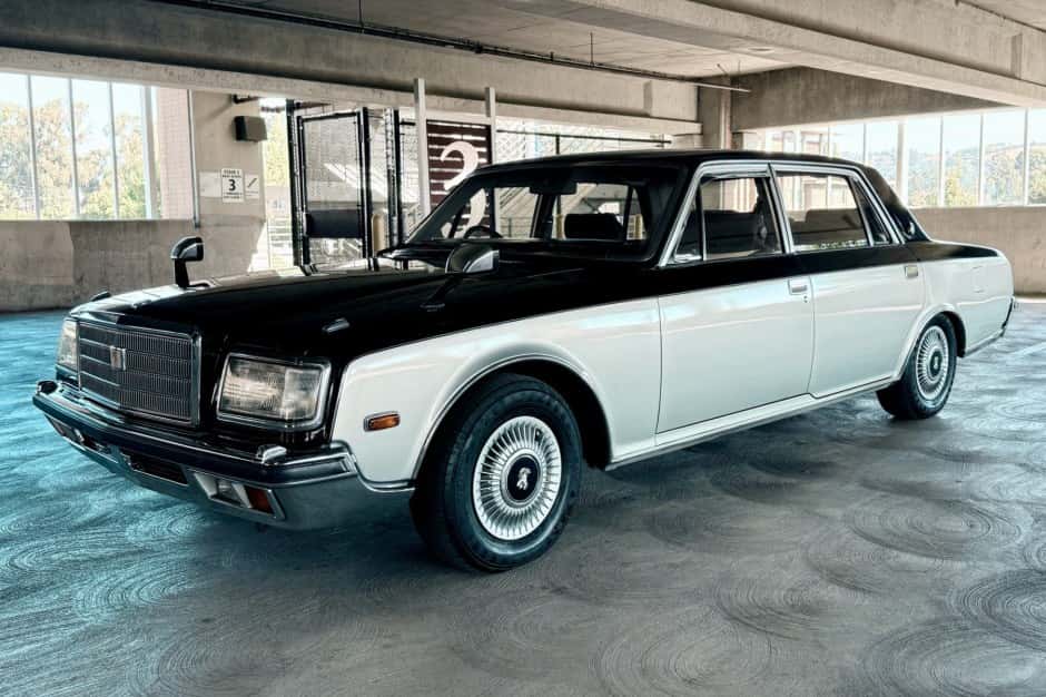 1992 Toyota Century sold for $8,100