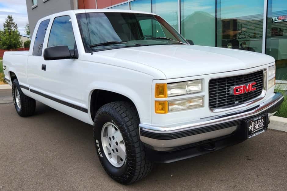 1995 GMC Sierra (GMT400 1988-2002) sold for $16,000