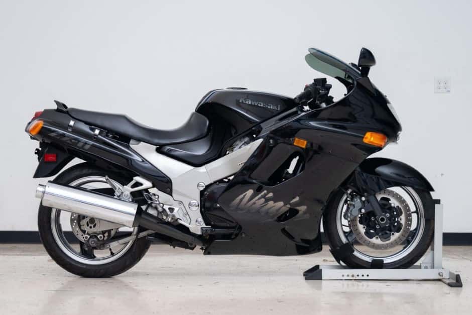 1998 Kawasaki Ninja sold for $4,976