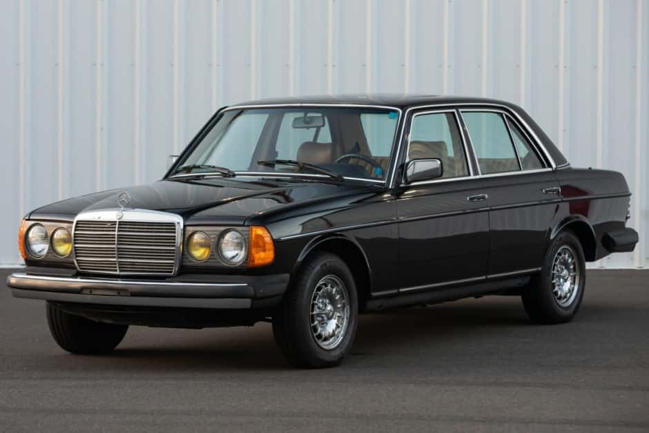 1984 Mercedes-Benz W123 sold for $11,750