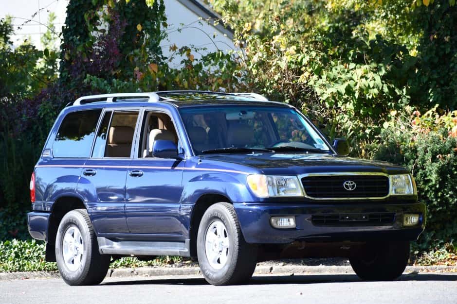 1999 Toyota Land Cruiser 100-Series sold for $11,600