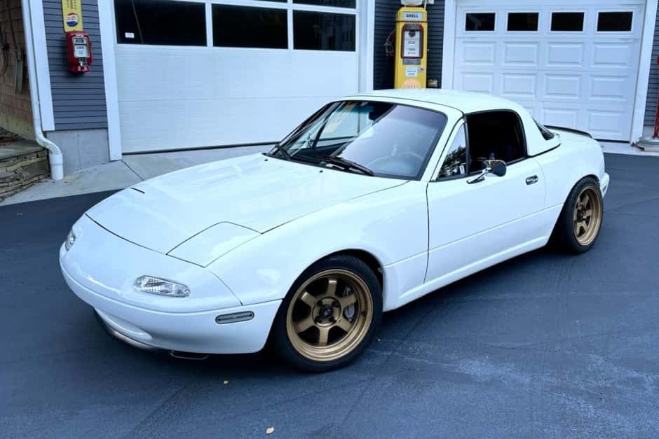 1992 Mazda NA MX-5 Miata sold for $18,000