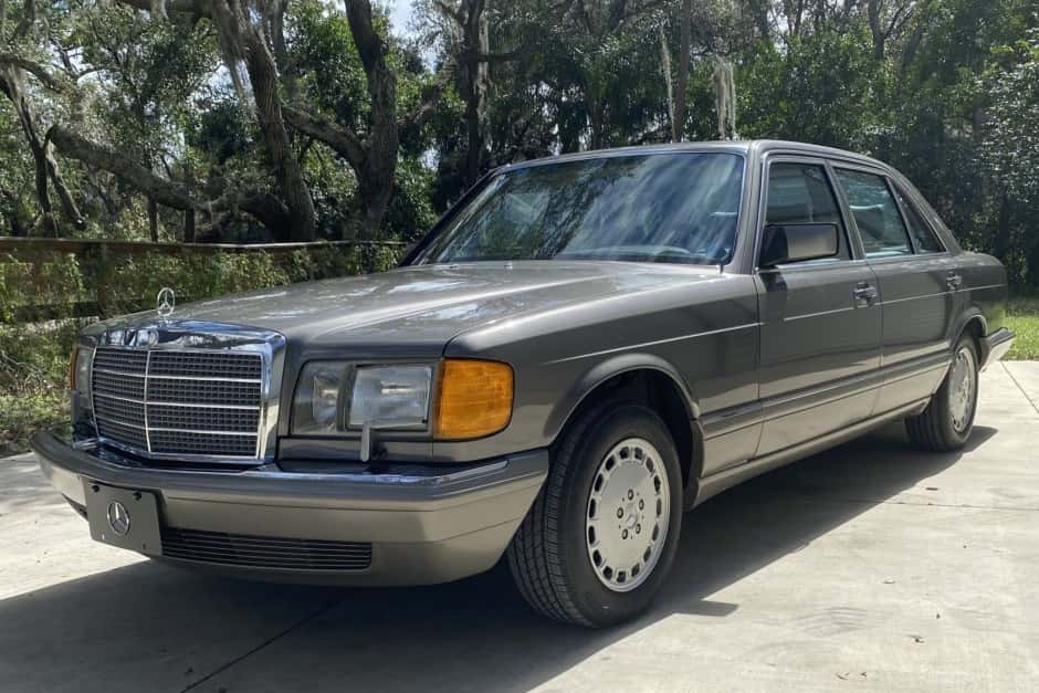 1986 Mercedes-Benz W126 S-Class sold for $13,000