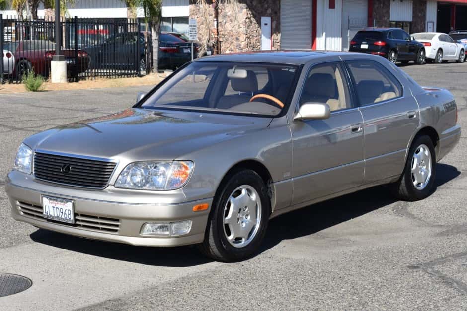 2000 Lexus LS Sedan sold for $13,000
