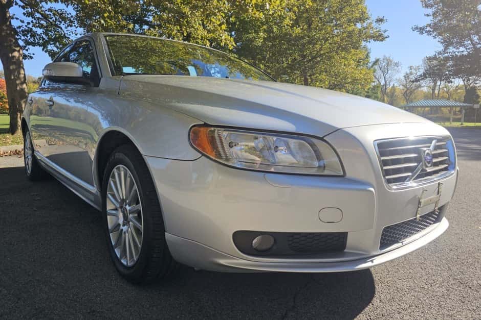 2008 Volvo  sold for $9,200