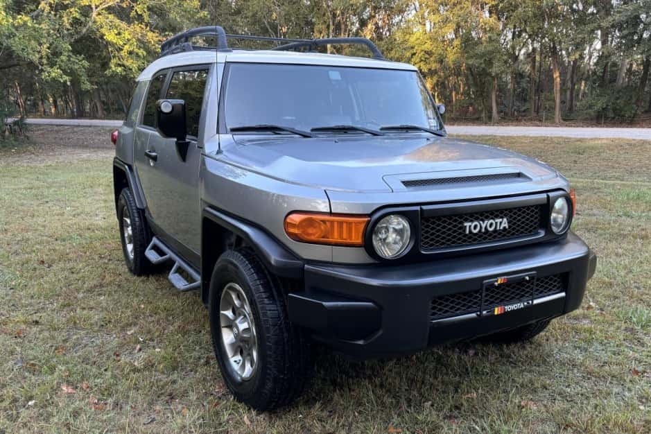 2012 Toyota FJ Cruiser sold for $18,750