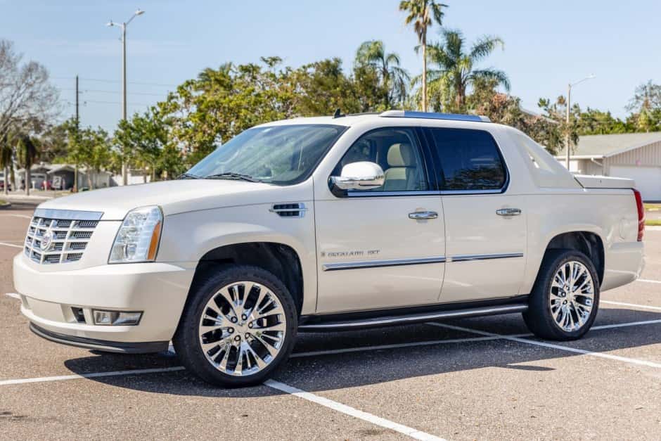 2009 Cadillac Escalade & EXT GMT900 (2007-2014) sold for $22,000