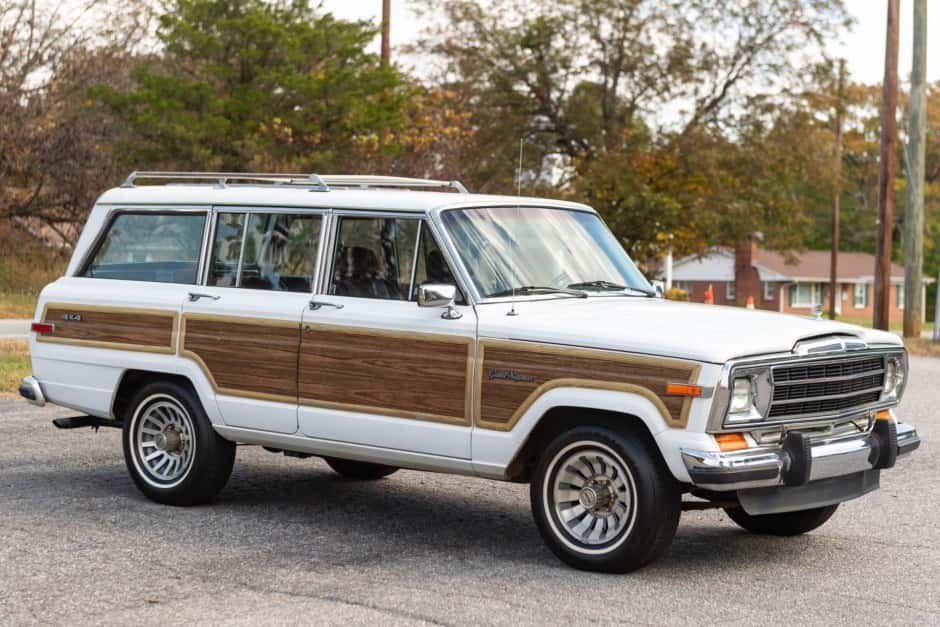 1991 Jeep SJ Grand Wagoneer sold for $22,750
