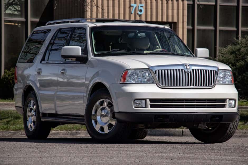 2005 Lincoln Navigator sold for $13,000