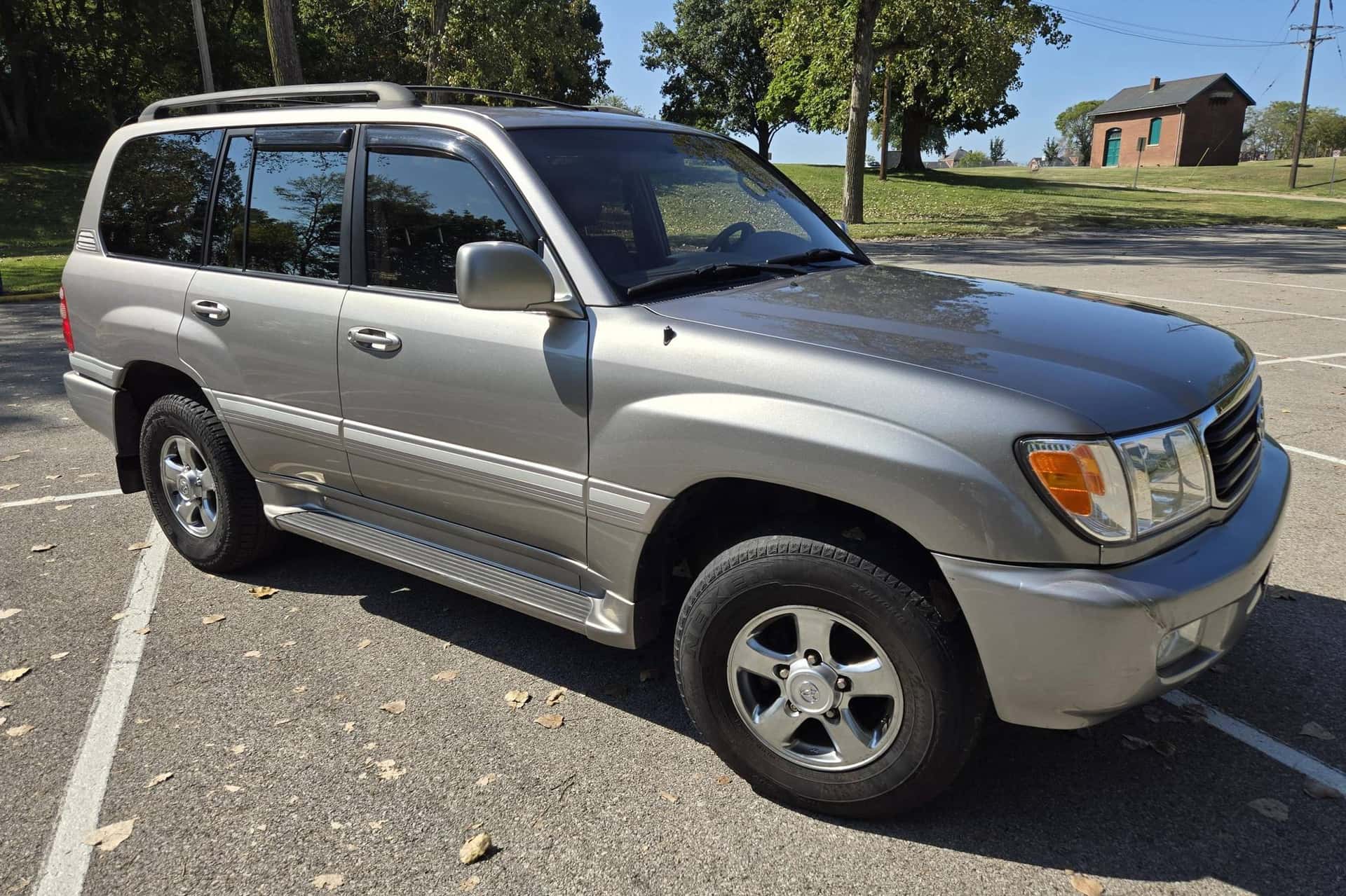 2002 Toyota Land Cruiser sold for $10,100
