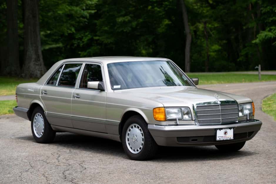 1990 Mercedes-Benz W126 S-Class sold for $16,250