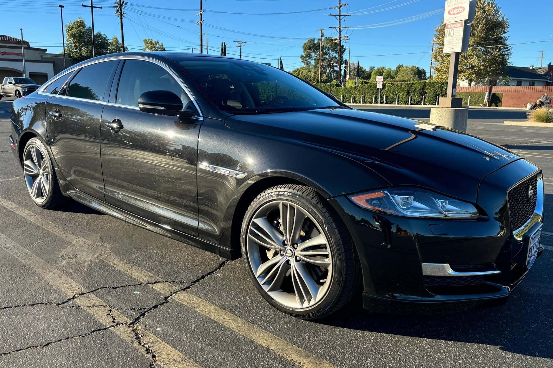 2018 Jaguar XJ sold for $18,777