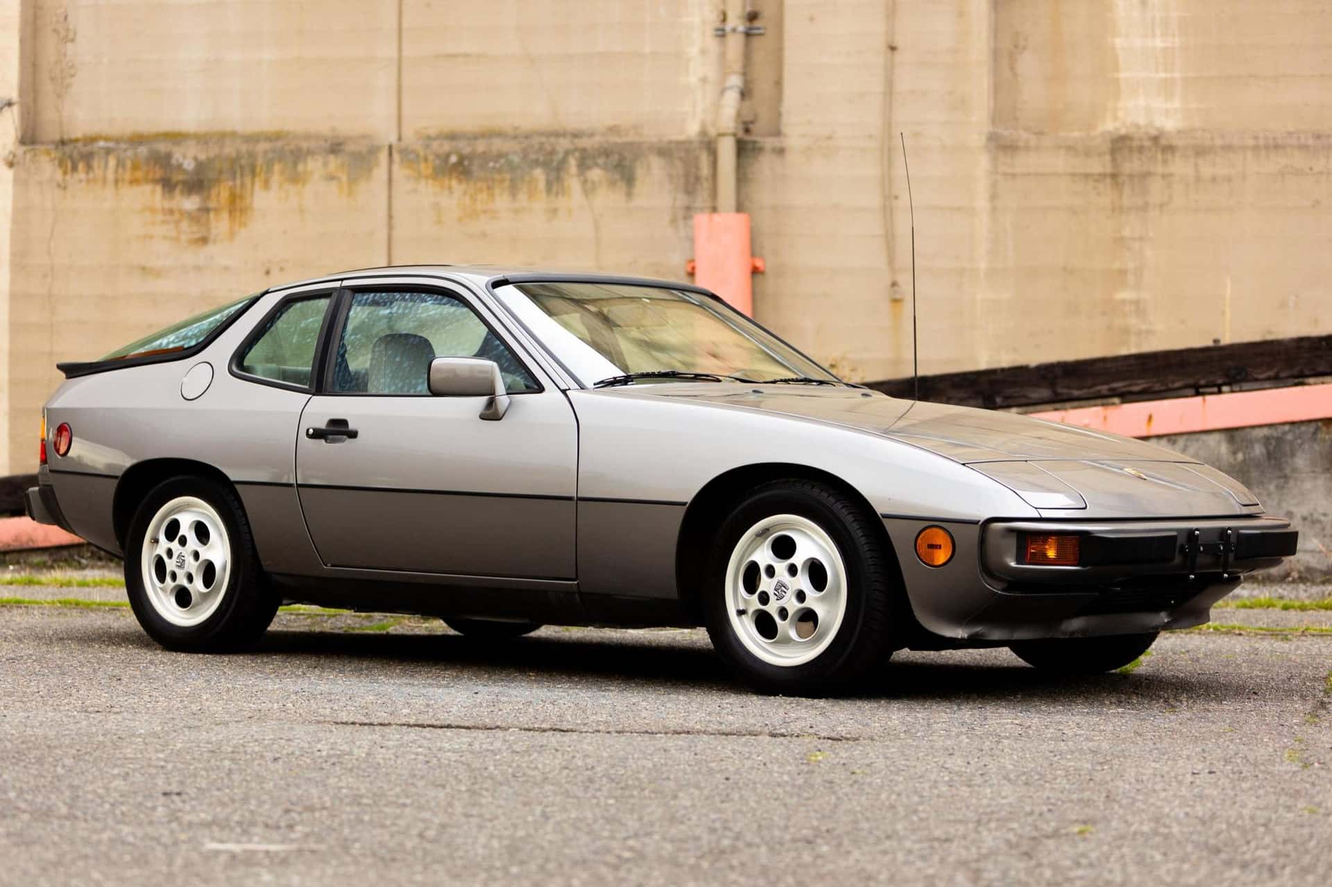 1988 Porsche 924 sold for $13,200