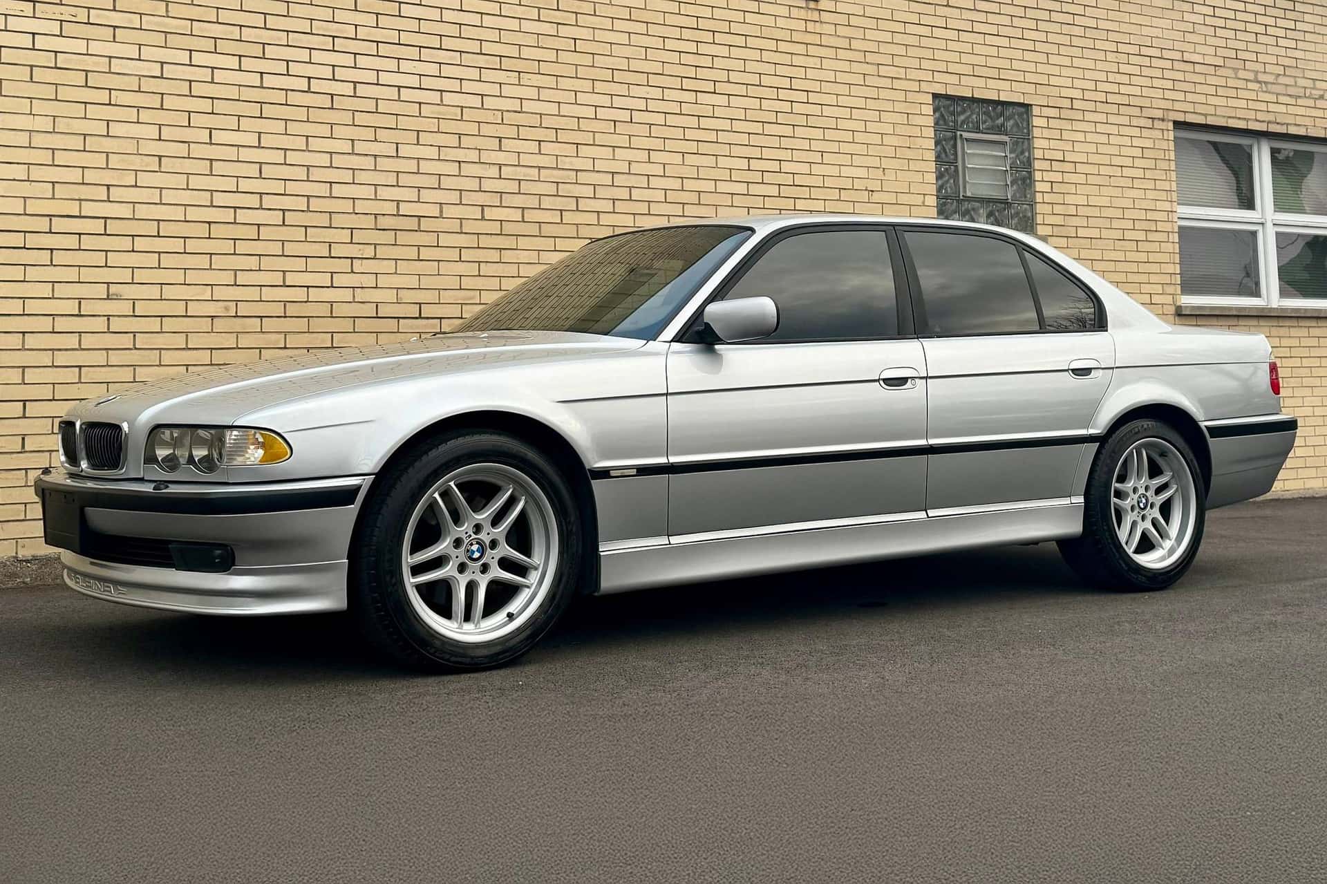 2001 BMW 7 Series sold for $10,340