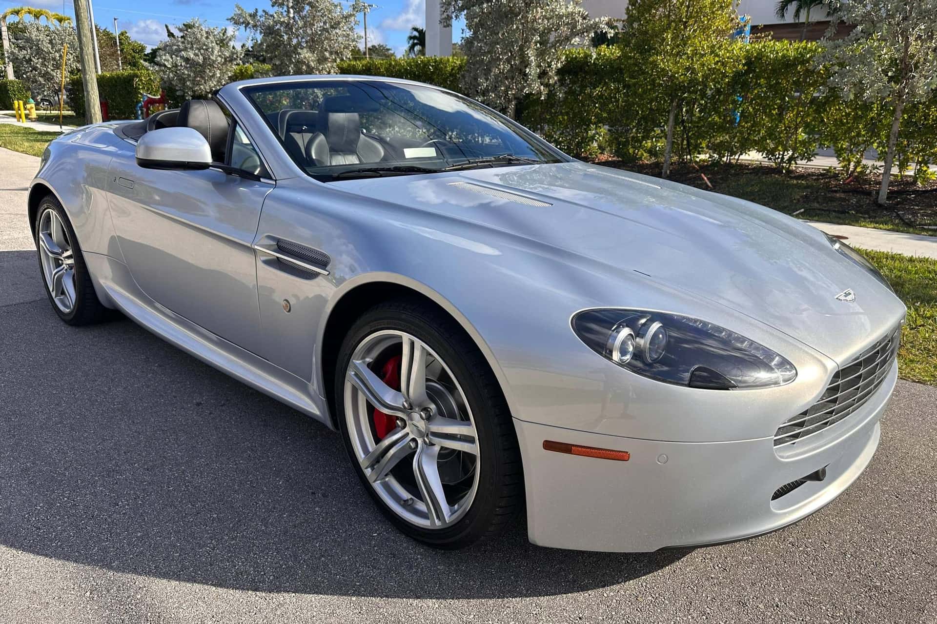2010 Aston Martin Vantage sold for $38,000