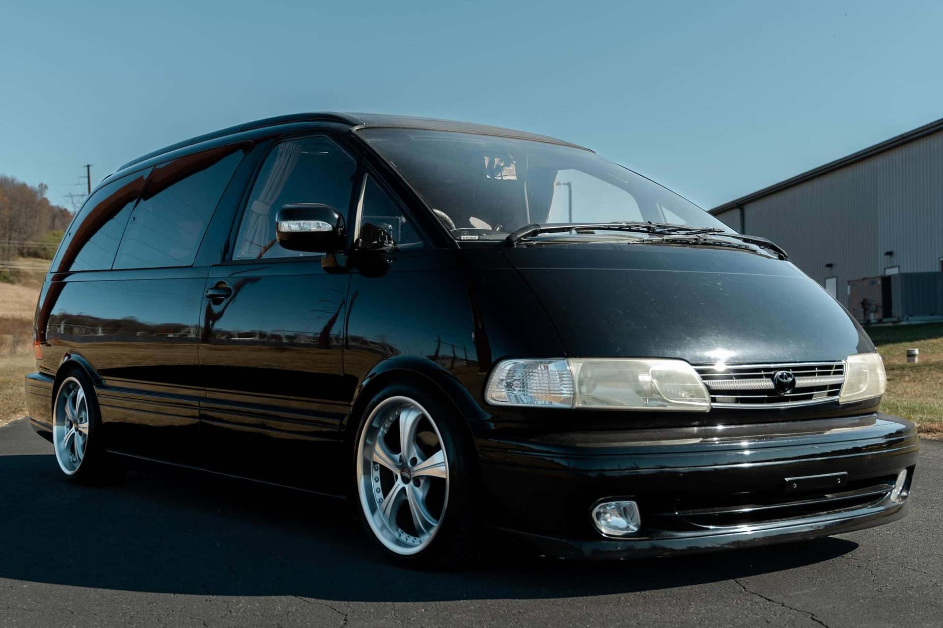 1995 Toyota Estima sold for $7,800