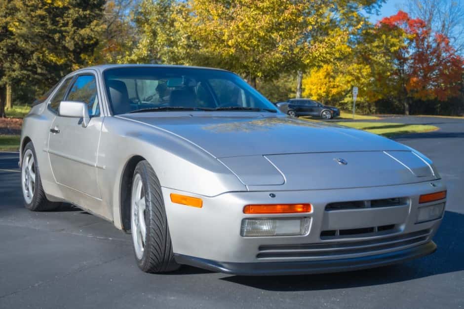 1986 Porsche 944 Turbo sold for $0