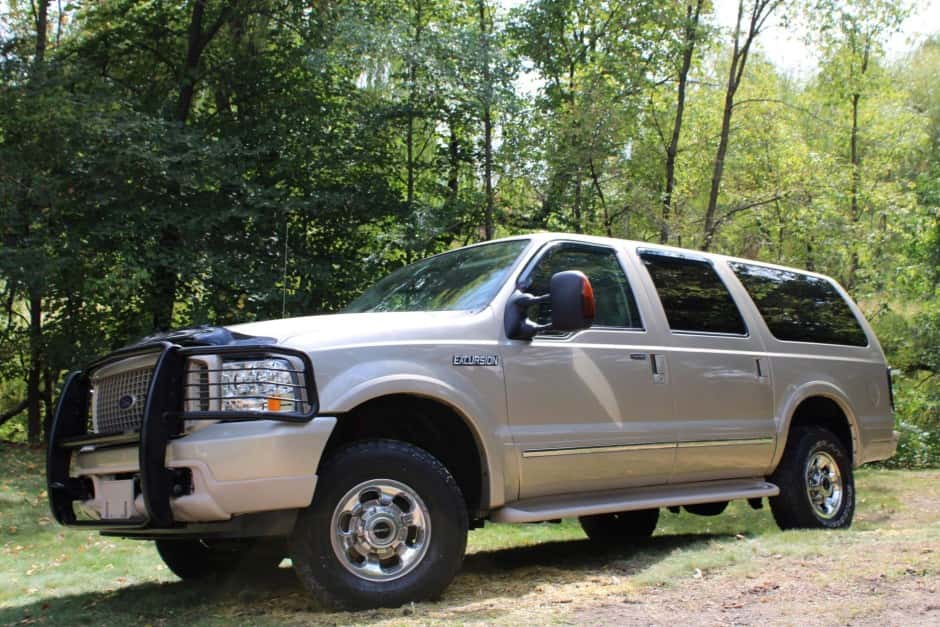 2004 Ford Excursion sold for $0