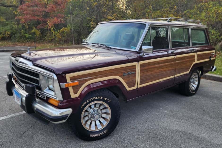 1987 Jeep SJ Grand Wagoneer sold for $25,250