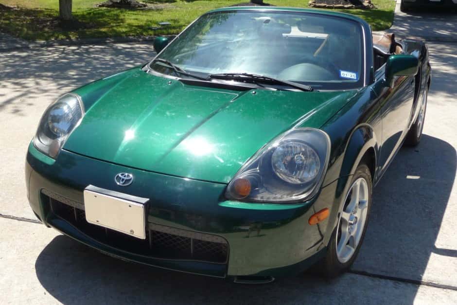 2002 Toyota W30 MR2 sold for $13,277