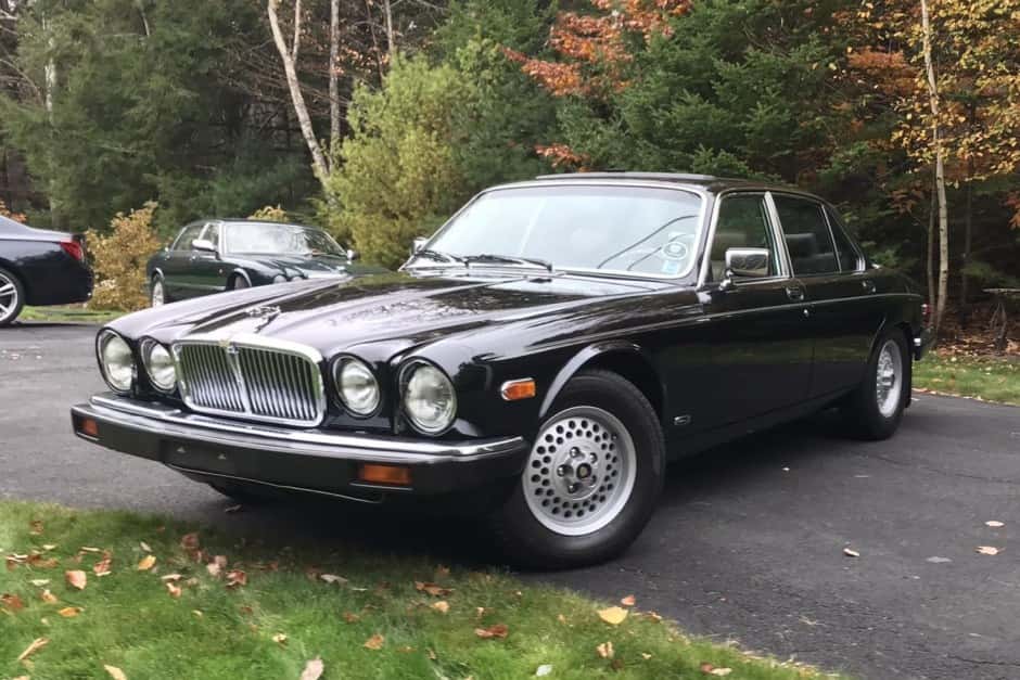 1990 Jaguar XJ Series 3 (1980-1992) sold for $7,600