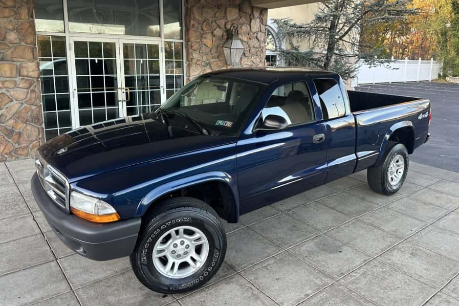 2004 Dodge Dakota (1997-2004) sold for $20,500