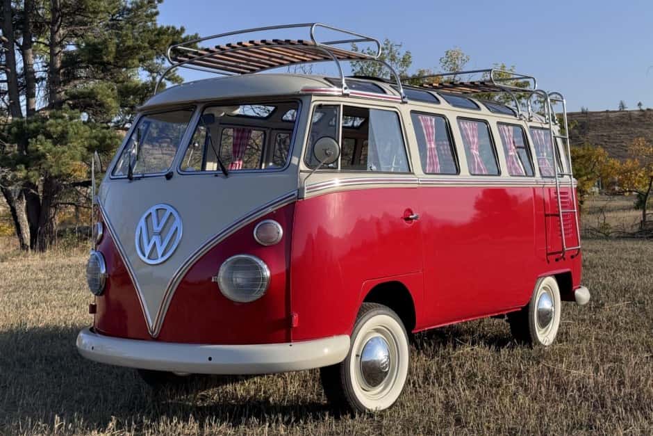 1975 Volkswagen Split-Window Bus sold for $16,300