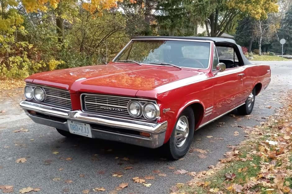 1964 Pontiac Tempest / LeMans sold for $9,400