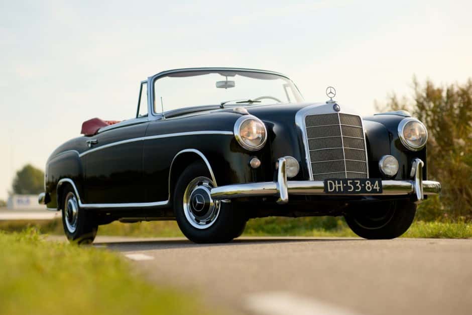 1959 Mercedes-Benz Ponton sold for $90,000