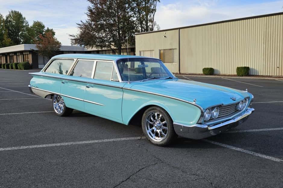1960 Ford Country Sedan sold for $10,750