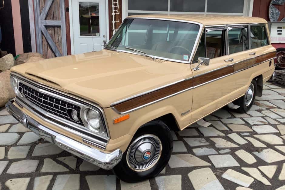 1977 Jeep SJ Wagoneer sold for $9,000