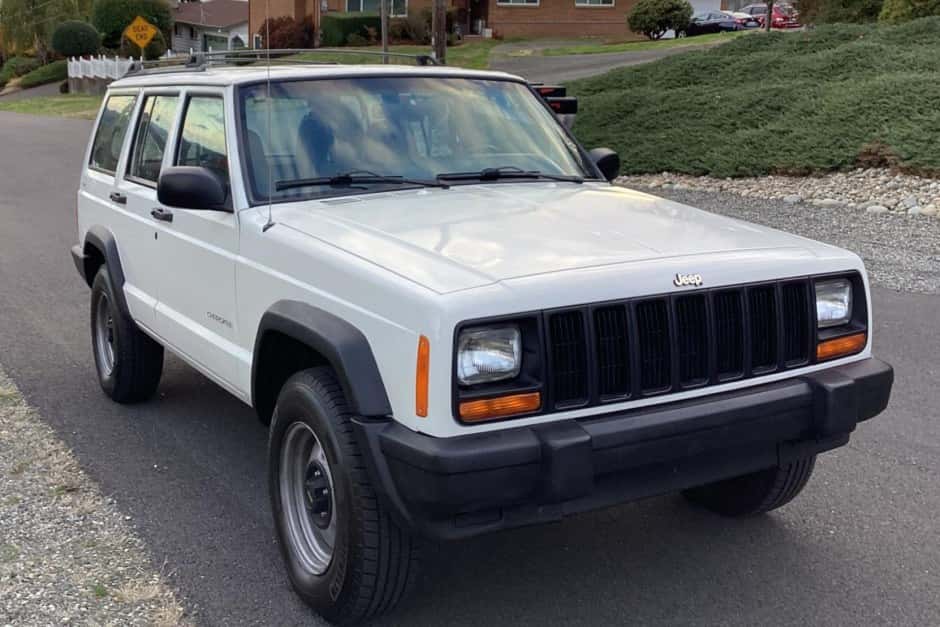 2000 Jeep XJ Cherokee sold for $11,700