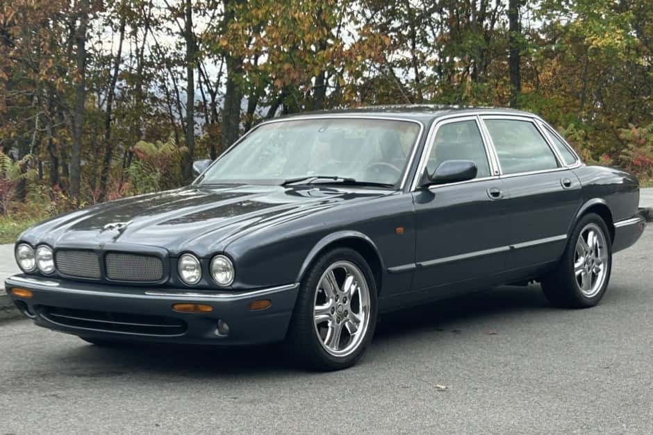 2001 Jaguar X308 XJR (1998-2003) sold for $9,215