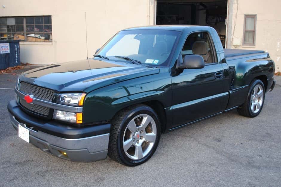 2004 Chevrolet Silverado GMT800 (1999-2007) sold for $8,350