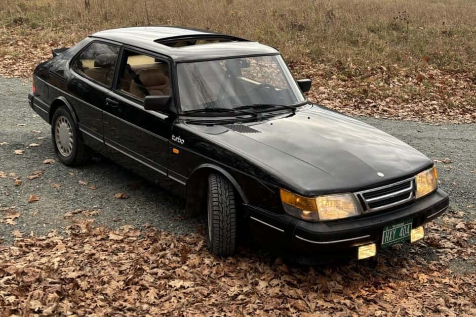 1988 Saab 900 sold for $6,300