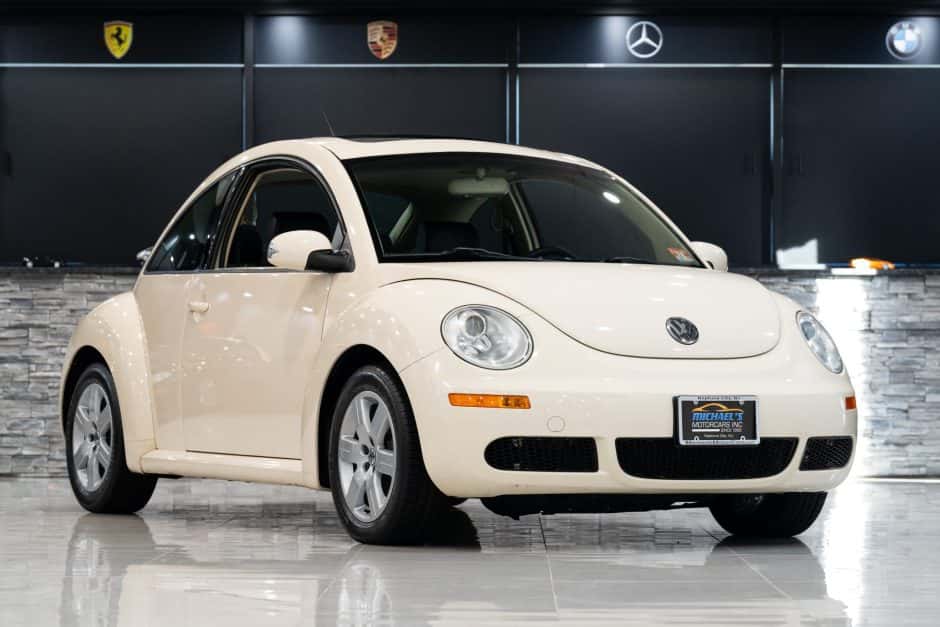 2007 Volkswagen New Beetle (1998-2010) sold for $9,100