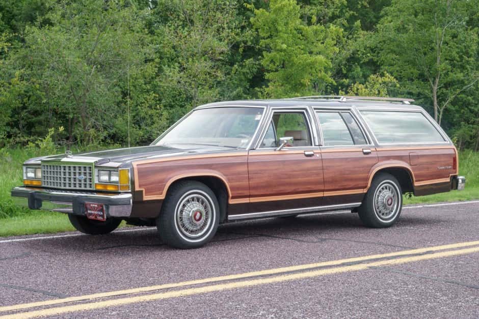 1987 Ford Country Squire sold for $8,100