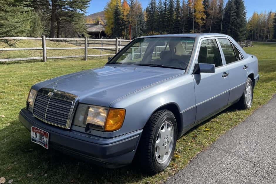 1992 Mercedes-Benz W124 E-Class sold for $10,250