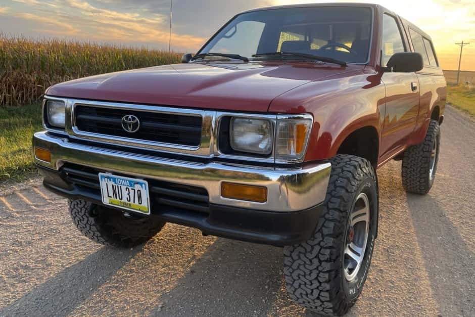 1992 Toyota Pickup (N80/90/100/110 1989-1997) sold for $13,750