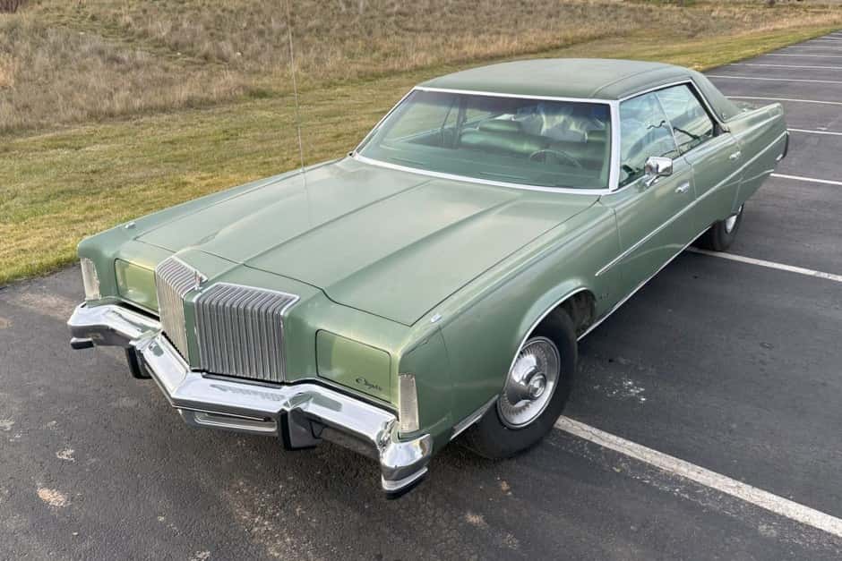 1977 Chrysler New Yorker sold for $6,377
