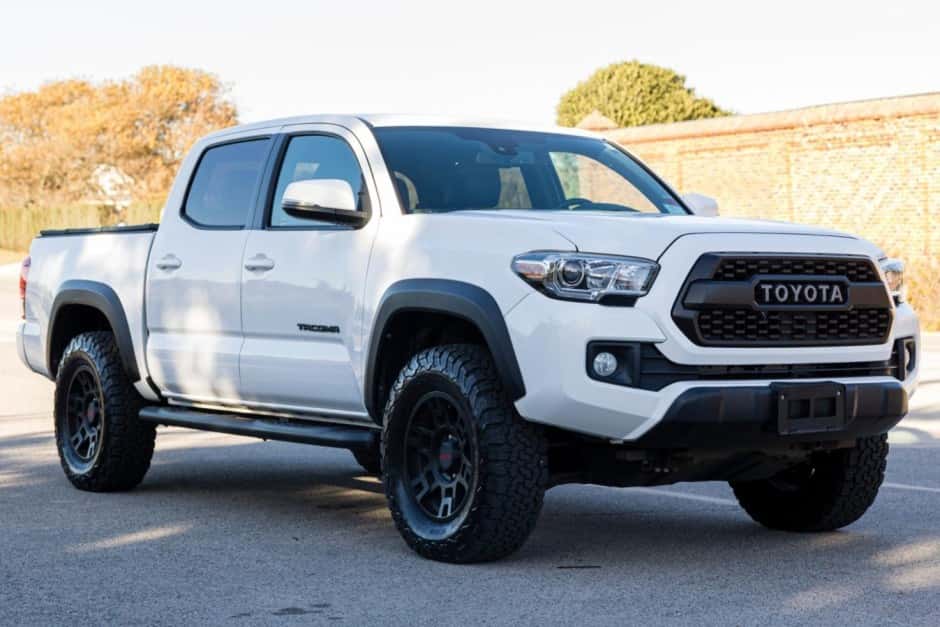 2018 Toyota Tacoma (N300 2016-2023) sold for $32,750