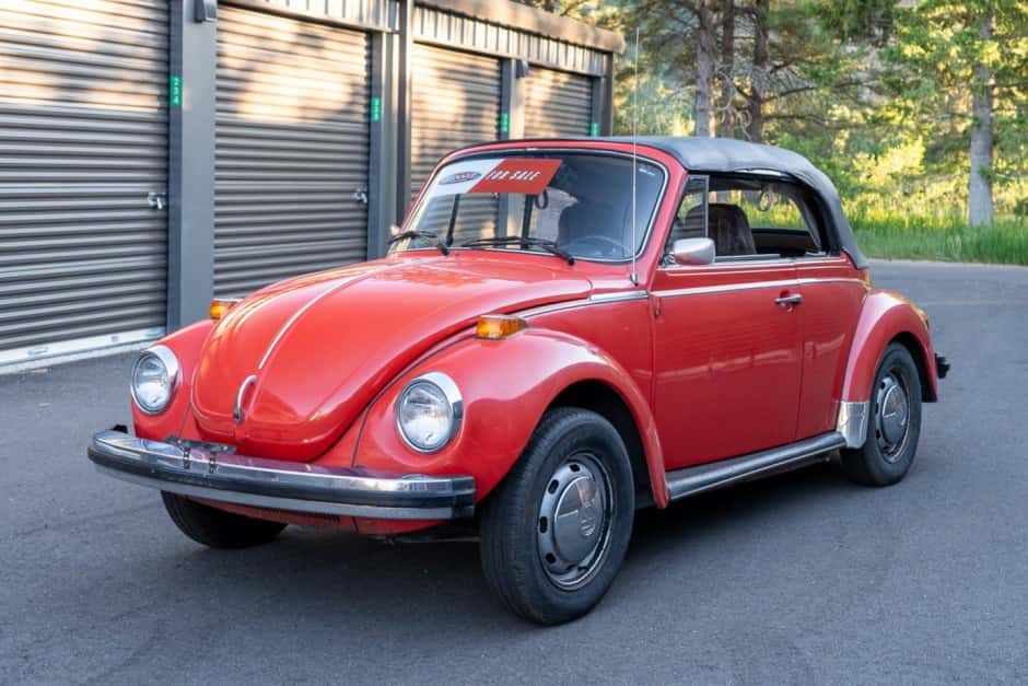 1976 Volkswagen Super Beetle sold for $9,100