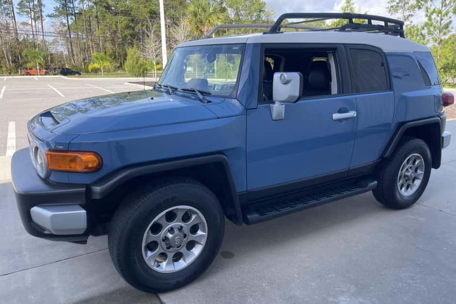 2012 Toyota FJ Cruiser sold for $29,000