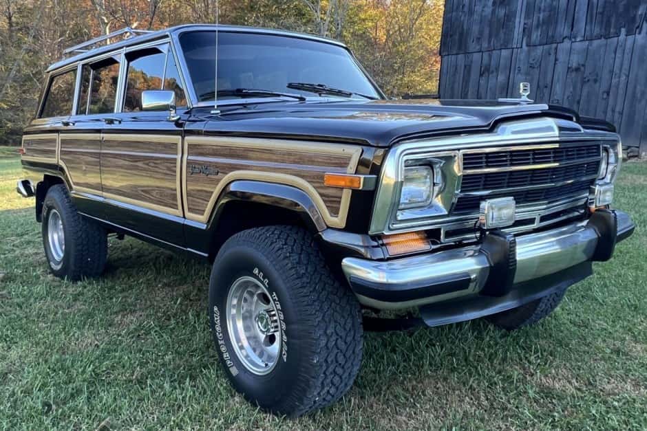1989 Jeep SJ Grand Wagoneer sold for $19,000